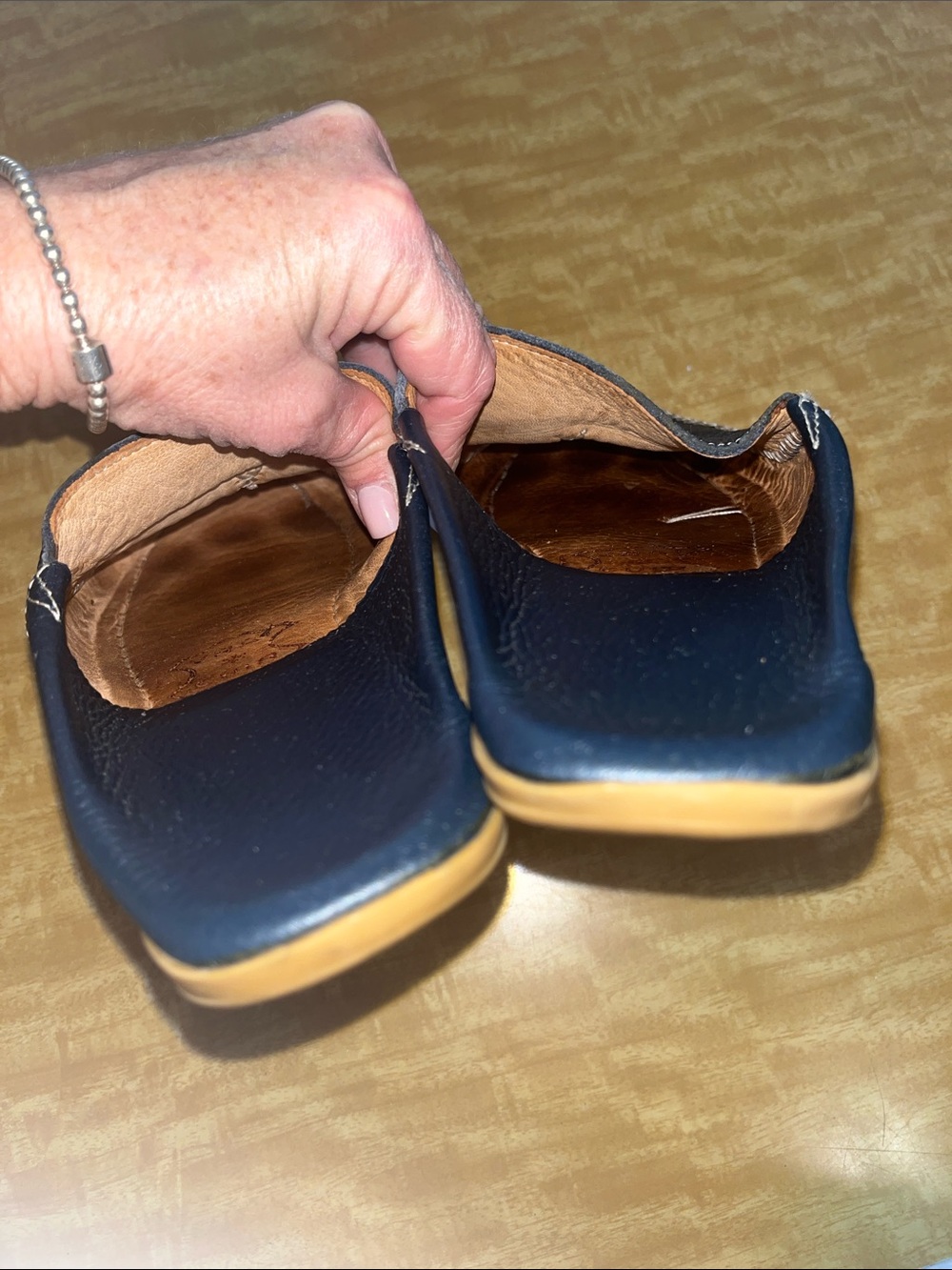 Vera Gomma Navy and White Slip-On Leather Mule with Contrast Stitching - Picture 4 of 14